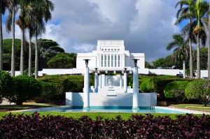 Havaijin Temppeli kauniina ja puhtaana. Herran Temppeleissä voimme tuntea Taivaan lähellä meitä