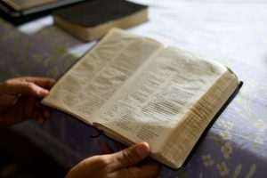 Mormoni etsimässä vastauksia kirjoituksista