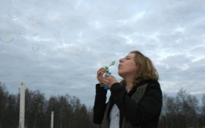 ”Valo loistaa pimeässä” – Usko Kristukseen voittaa epävarmuuden ja antaa toivoa