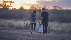 Monien mormoni vanhempien tapoihin kuuluu 7 kasvatusmenetelmää, jotka tosiasiassa ovat haitaksi lapsille