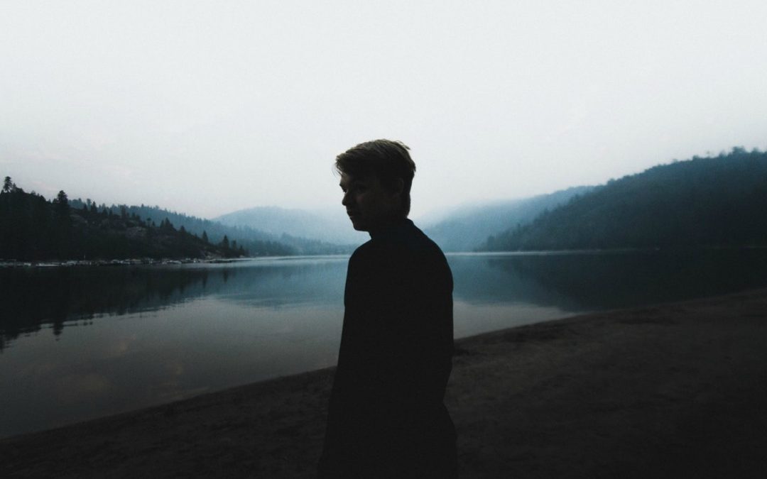 3 valhetta, joita Saatana käyttää saadakseen meidät tuntemaan itsemme kurjiksi