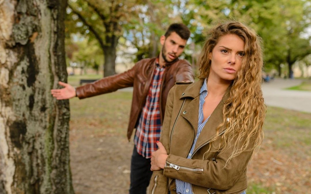 4 luonnollisen ihmisen taipumusta, jotka vahingoittavat avioliittoja