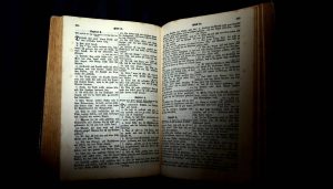 Raamattu on koottu nykyisessä muodossaan olevaksi kokoelmaksi vasta keskiajalla.