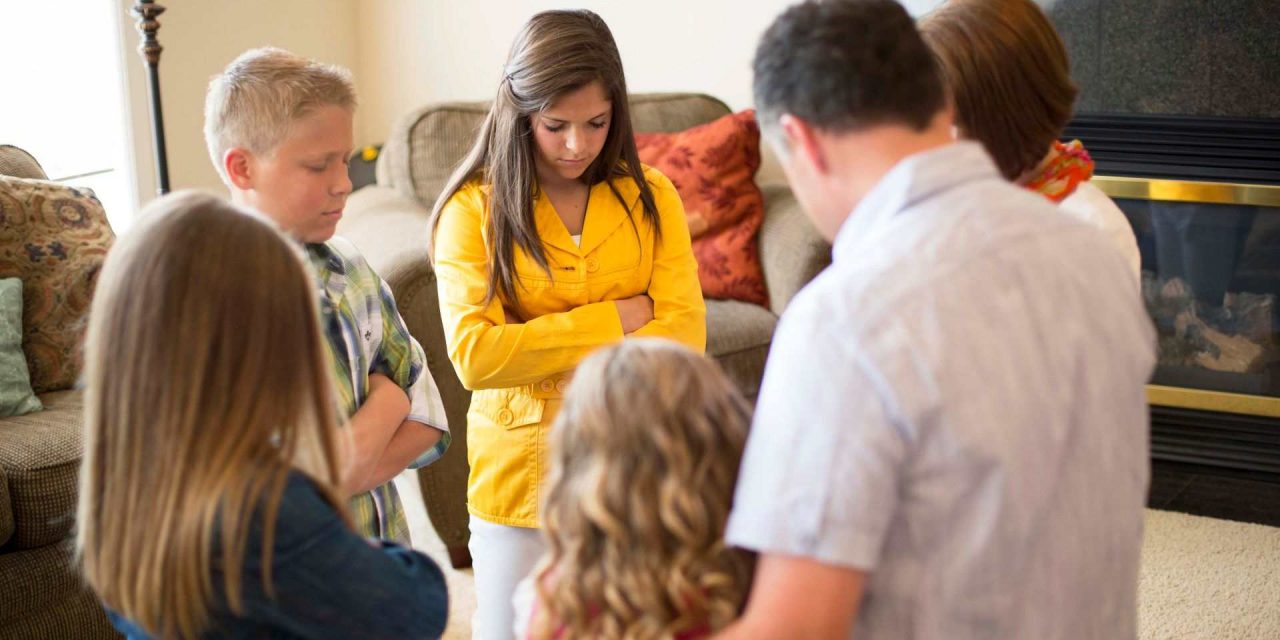 Miksi teidän perheenne pitäisi rukoilla yhdessä?